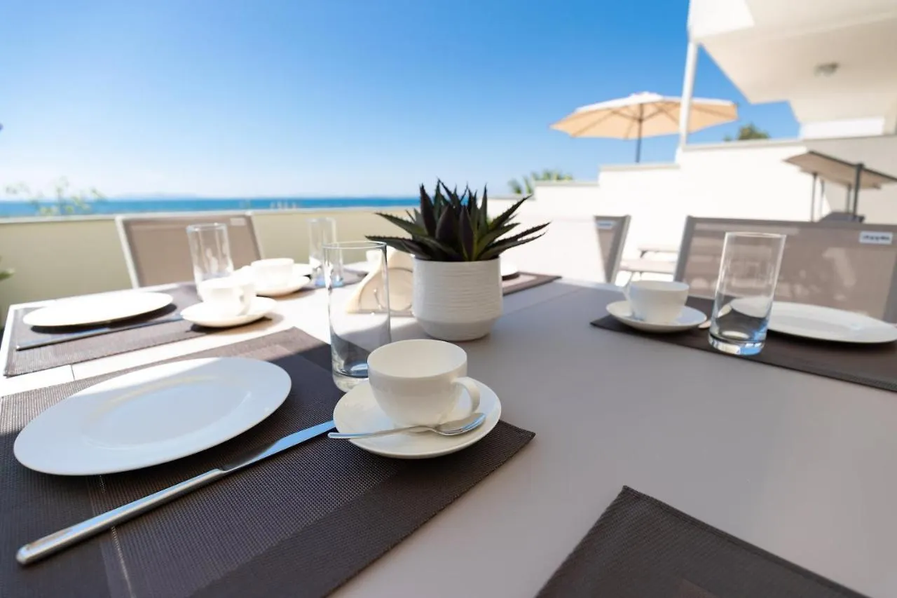 Beachfront Reiterer Villa V2 With Seaview 30 Meters From The Beach - Crowonder Luxury Rent Privlaka